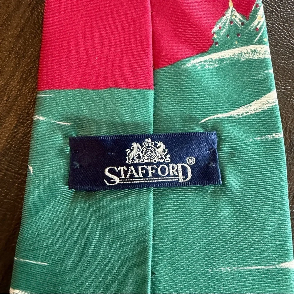 Stafford Festive Santa Holiday Golf Tie - Red and Gray